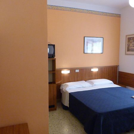 Hotel Bologna 圣贝内代托-德尔特龙托 外观 照片